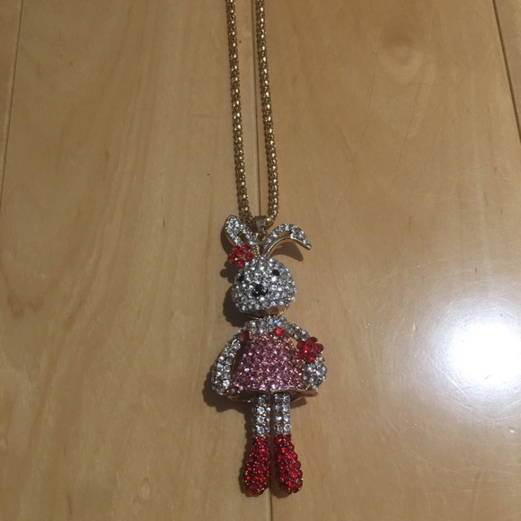 Jewelry - NWOT bunny crystal necklace